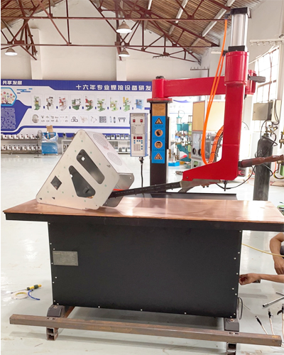 搖臂平臺點焊機