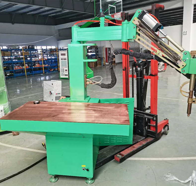 搖臂平臺(tái)點(diǎn)焊機(jī)